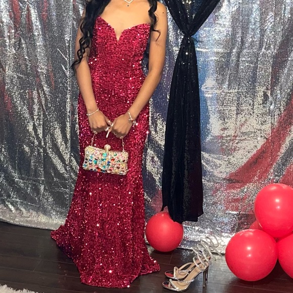 Prom Dress For Sale!Size 0. Pink Sequin Dress. Back is lace. Can be tied. - Picture 3 of 4